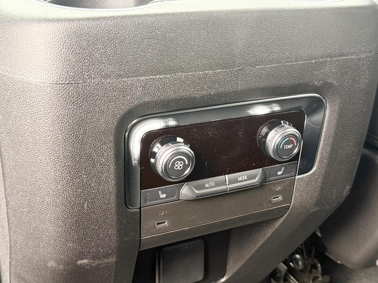 2025 GMC Yukon Elevation 5.3L V8 WITH REMOTE START/ENTRY, HEATED SEATS, HEATED STEERING WHEEL, POWER LIFTGATE, HD SURROUND VISION, BOSE SPEAKER SYSTEM Photo