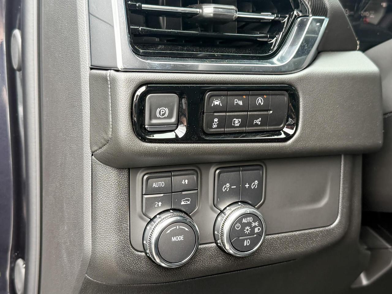 2025 GMC Yukon Elevation 5.3L V8 WITH REMOTE START/ENTRY, HEATED SEATS, HEATED STEERING WHEEL, POWER LIFTGATE, HD SURROUND VISION, BOSE SPEAKER SYSTEM Photo