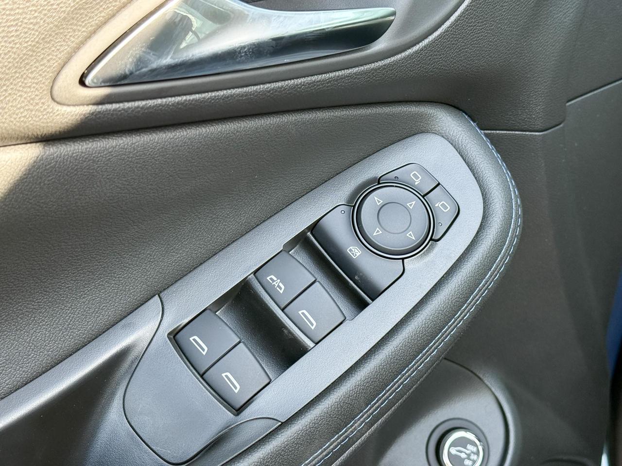 2025 Buick Encore GX Sport Touring 1.3L 3CYL WITH REMOTE START/ENTRY, HEATED SEATS, HEATED STEERING WHEEL, HD REAR VISION CAMERA, APPLE CARPLAY AND ANDROID AUTO Photo