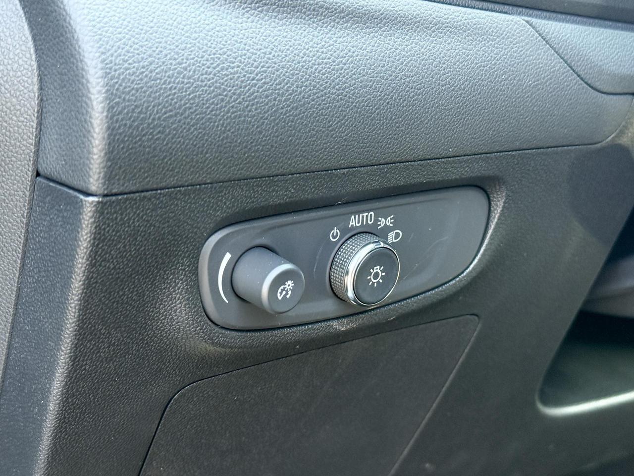 2025 Buick Encore GX Sport Touring 1.3L 3CYL WITH REMOTE START/ENTRY, HEATED SEATS, HEATED STEERING WHEEL, HD REAR VISION CAMERA, APPLE CARPLAY AND ANDROID AUTO Photo