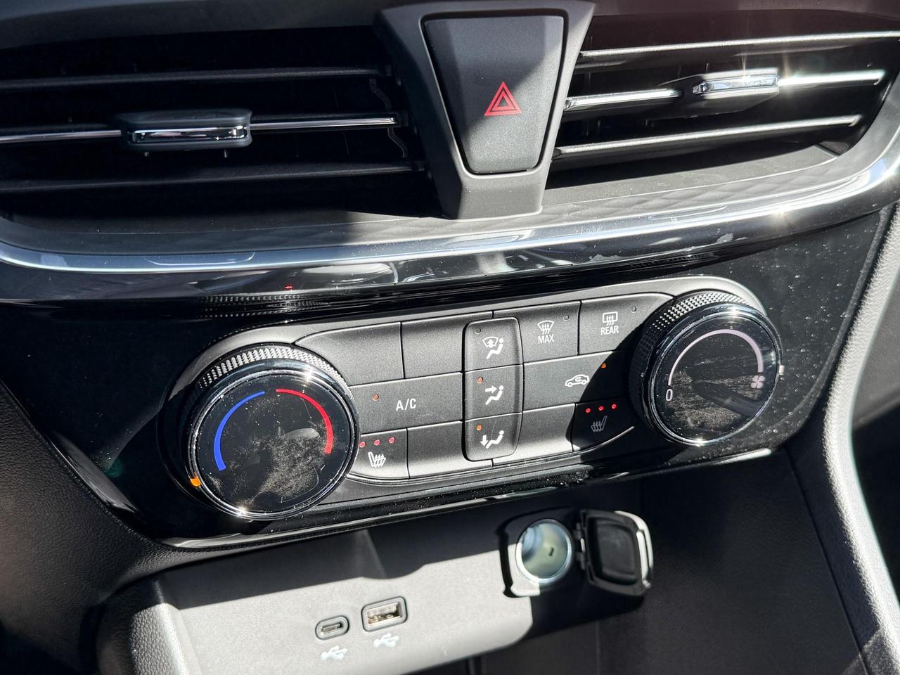 2025 Buick Encore GX Sport Touring 1.3L 3CYL WITH REMOTE START/ENTRY, HEATED SEATS, HEATED STEERING WHEEL, HD REAR VISION CAMERA, APPLE CARPLAY AND ANDROID AUTO Photo