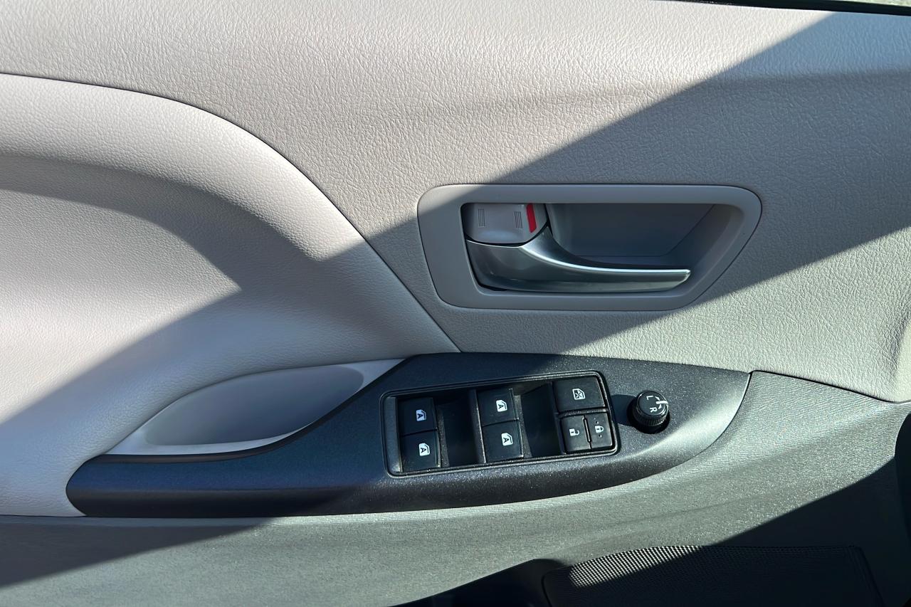 2020 Toyota Sienna LE AWD 7 PASS Photo
