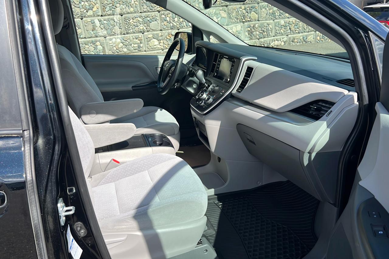 2020 Toyota Sienna LE AWD 7 PASS Photo
