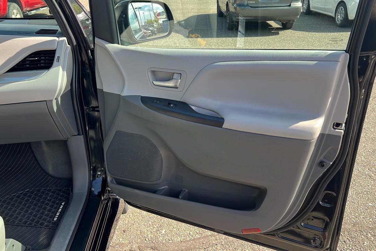 2020 Toyota Sienna LE AWD 7 PASS Photo
