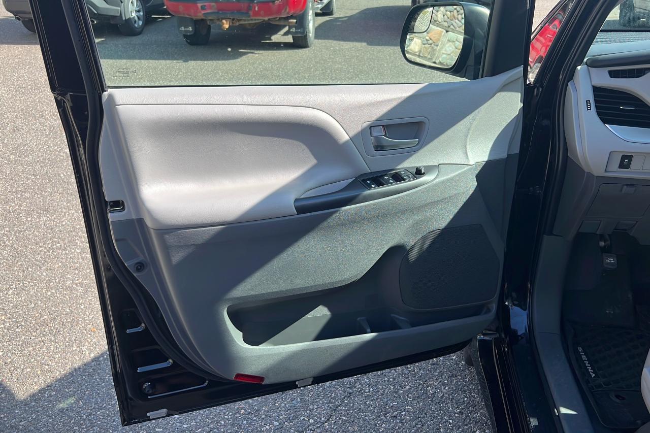 2020 Toyota Sienna LE AWD 7 PASS Photo