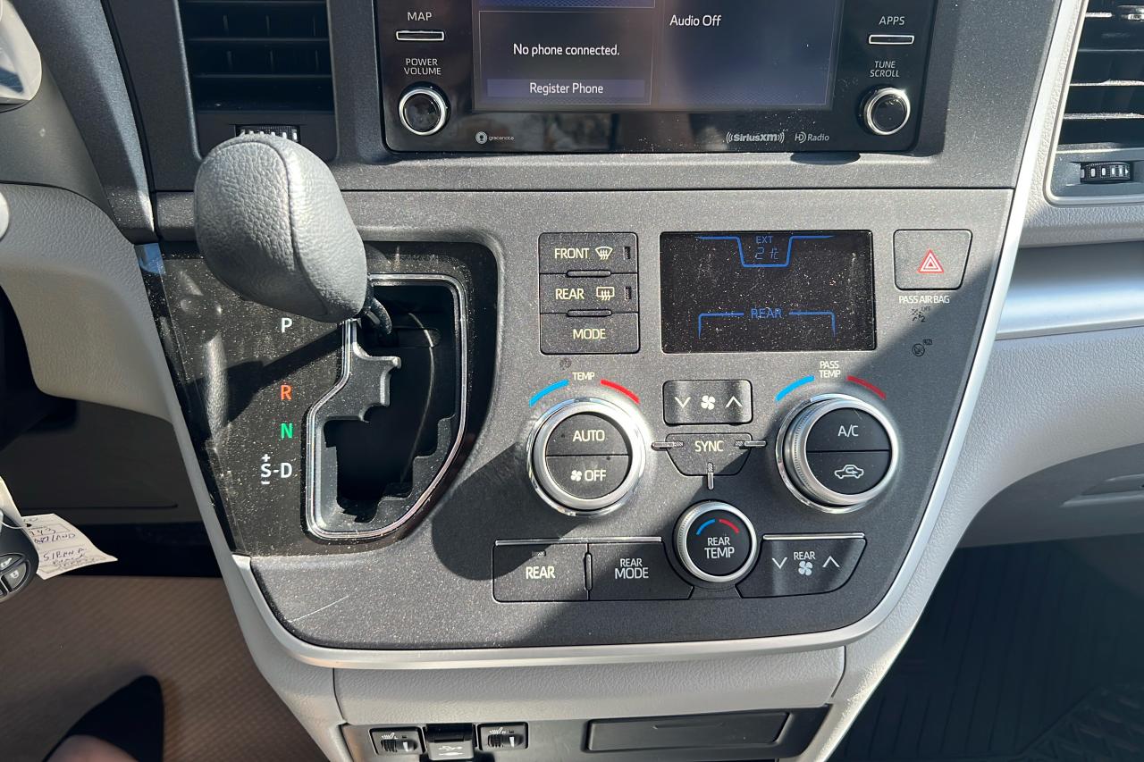 2020 Toyota Sienna LE AWD 7 PASS Photo