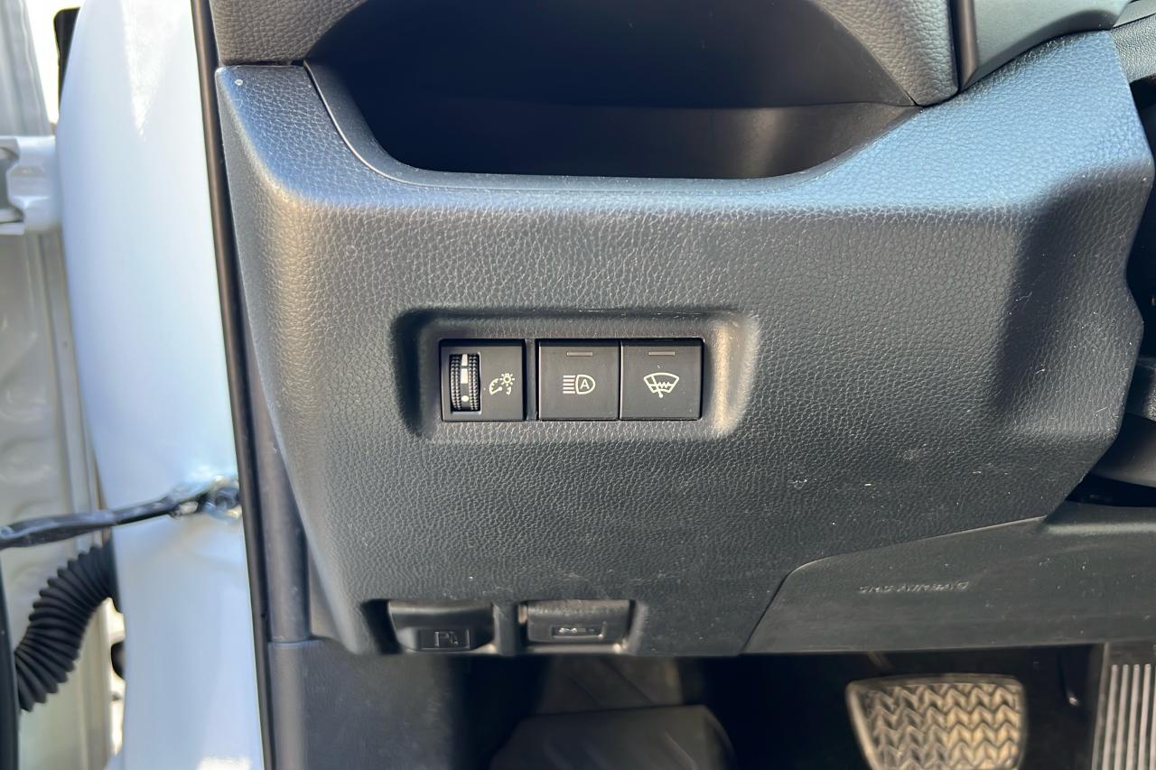 2020 Toyota RAV4 LE Photo