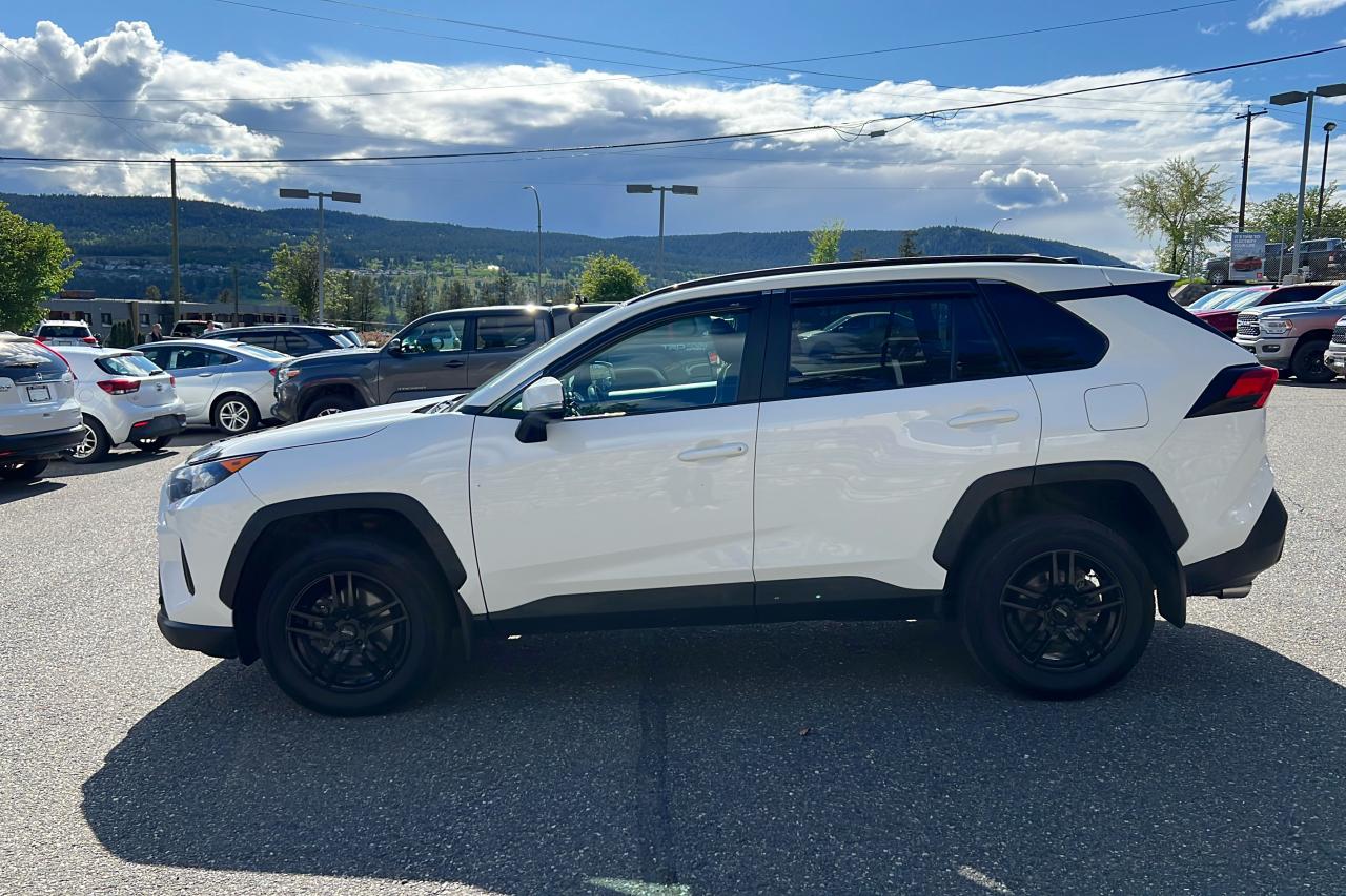 2020 Toyota RAV4 LE Photo