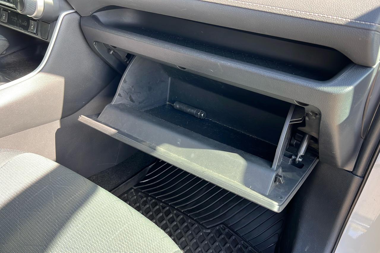 2020 Toyota RAV4 LE Photo