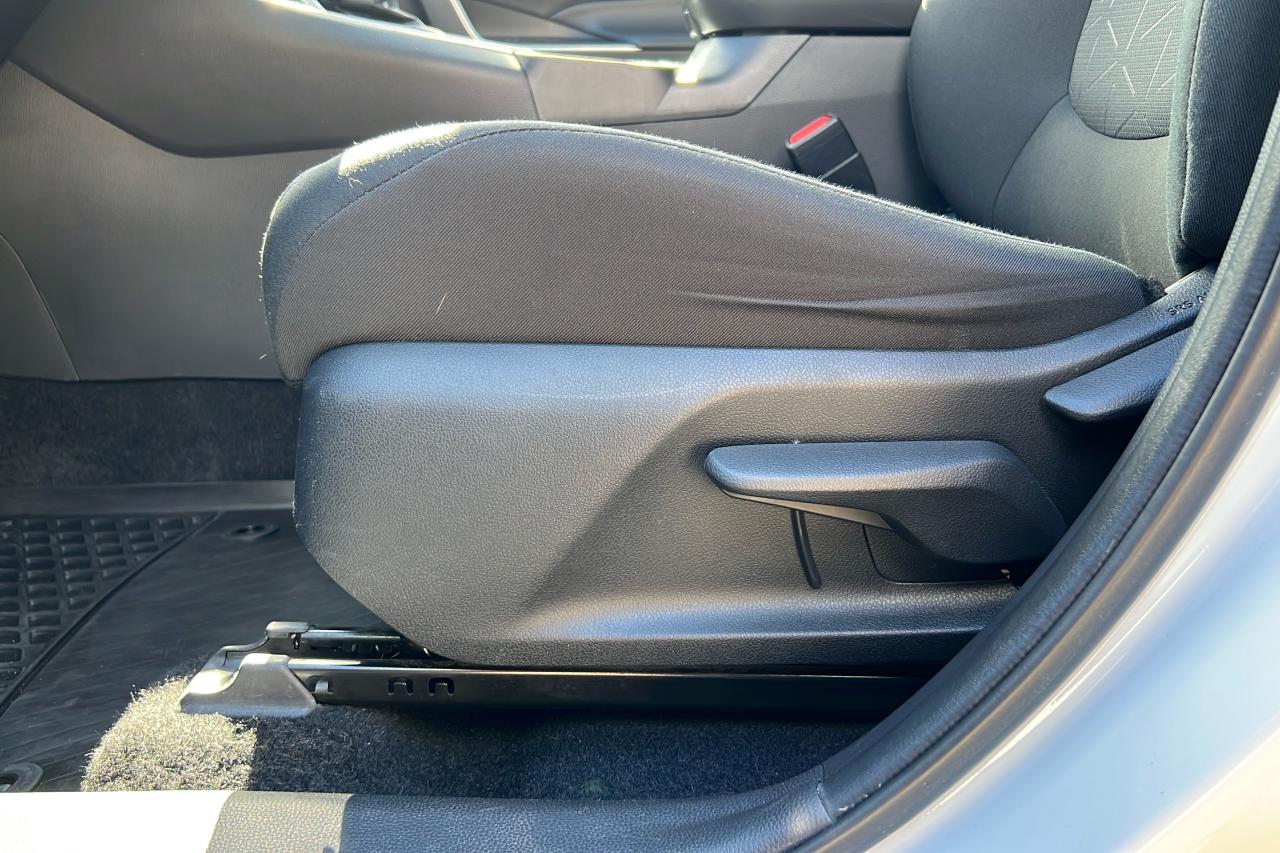 2020 Toyota RAV4 LE Photo