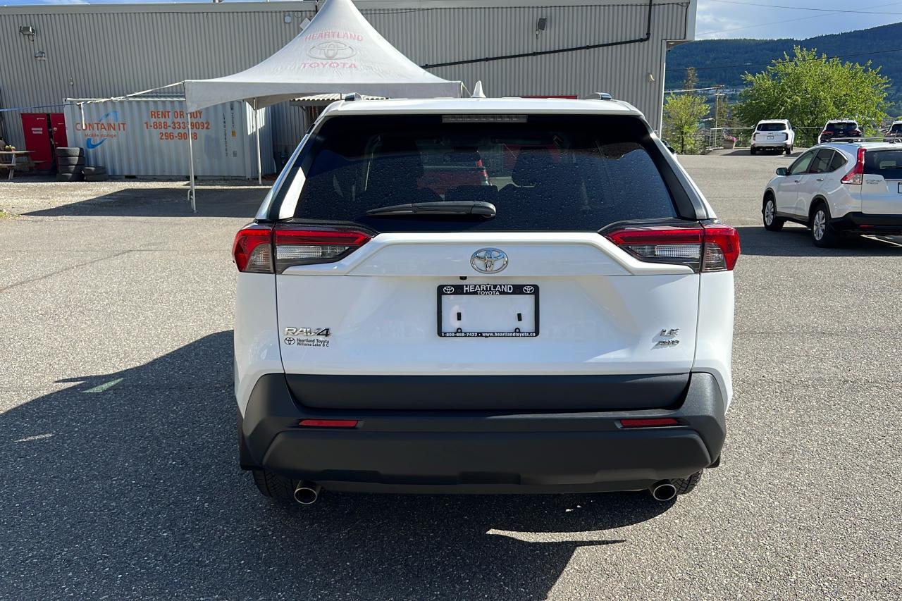 2020 Toyota RAV4 LE Photo