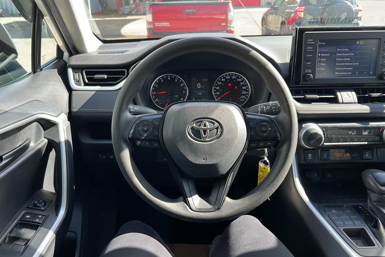 2020 Toyota RAV4 LE Photo