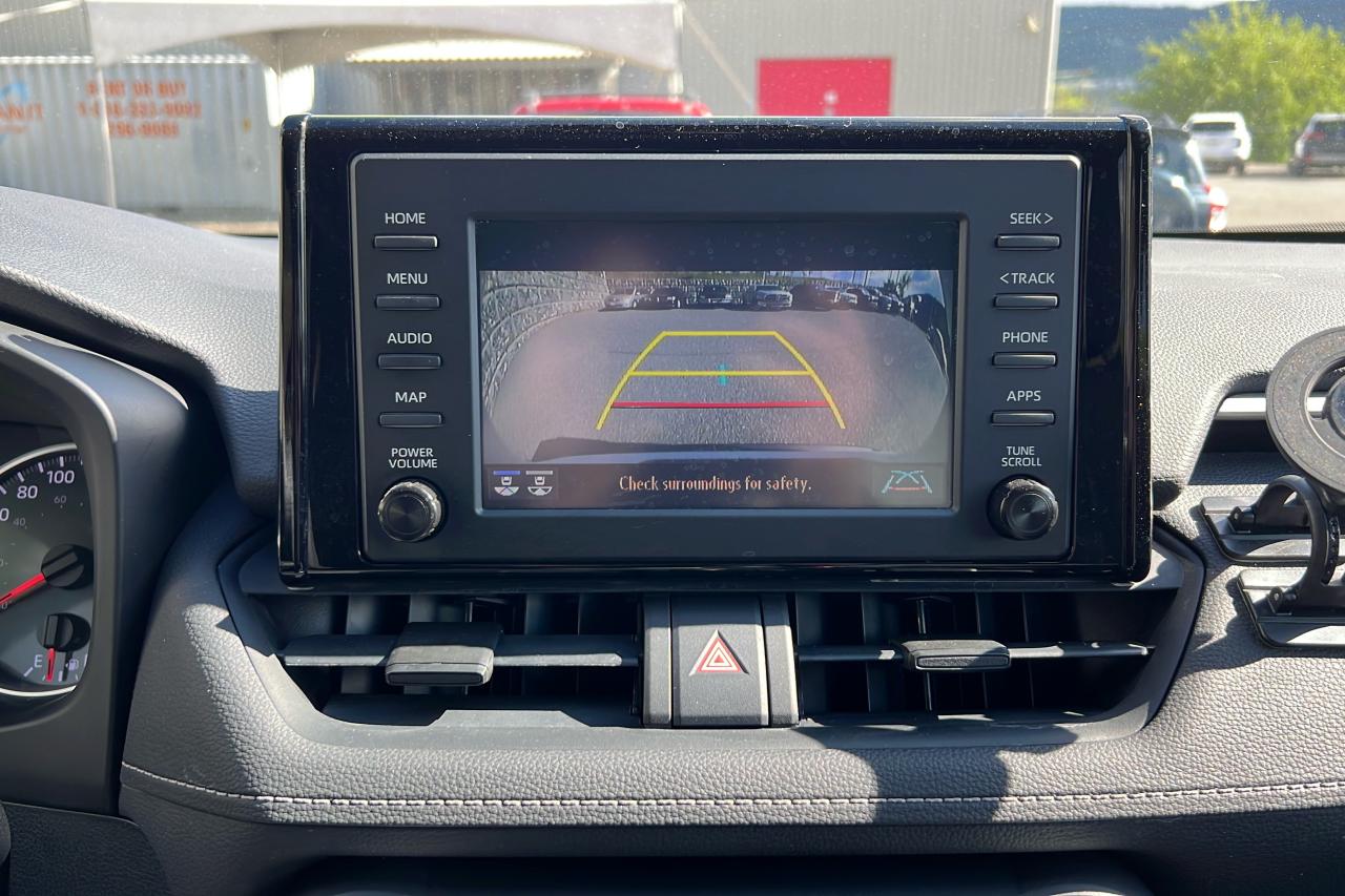 2020 Toyota RAV4 LE Photo