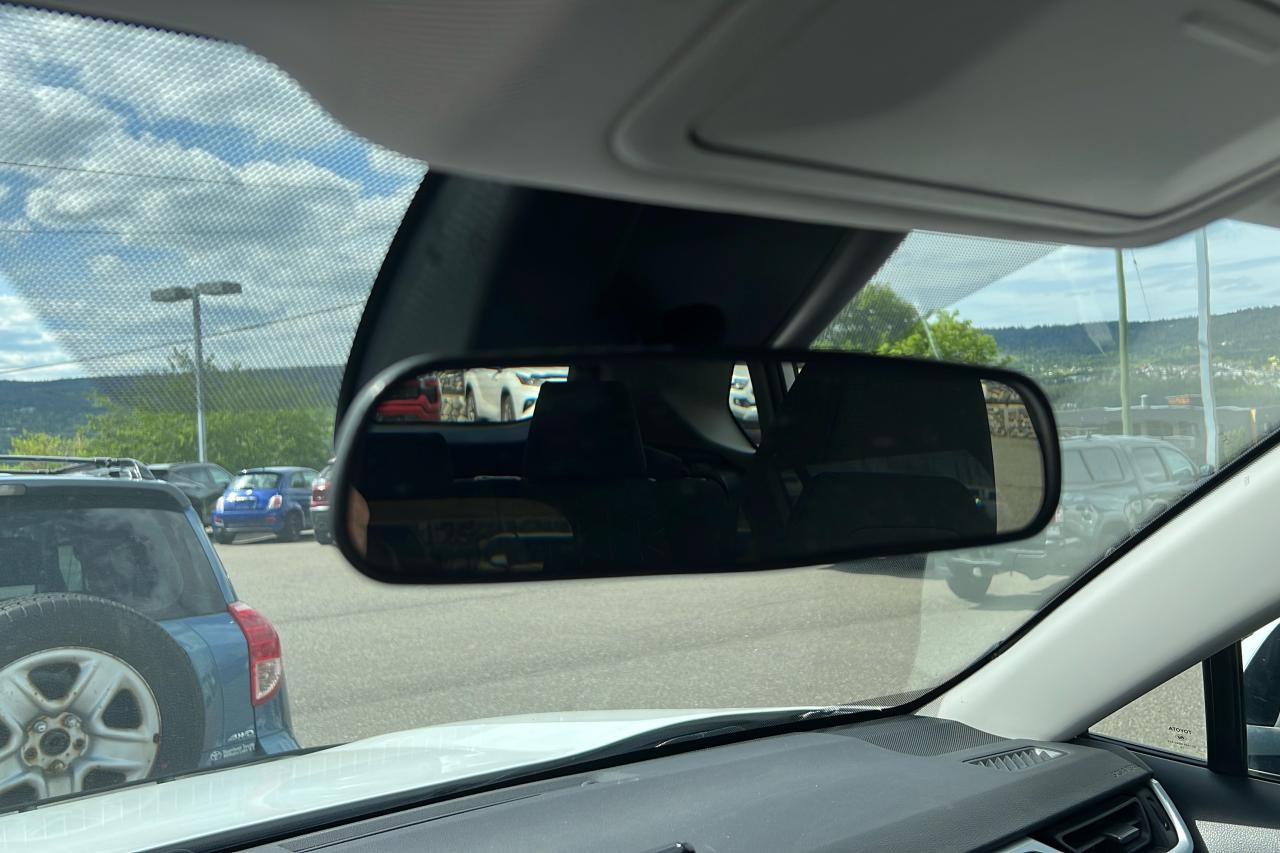 2020 Toyota RAV4 LE Photo