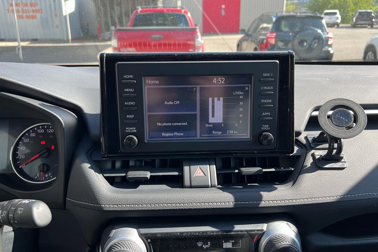 2020 Toyota RAV4 LE Photo