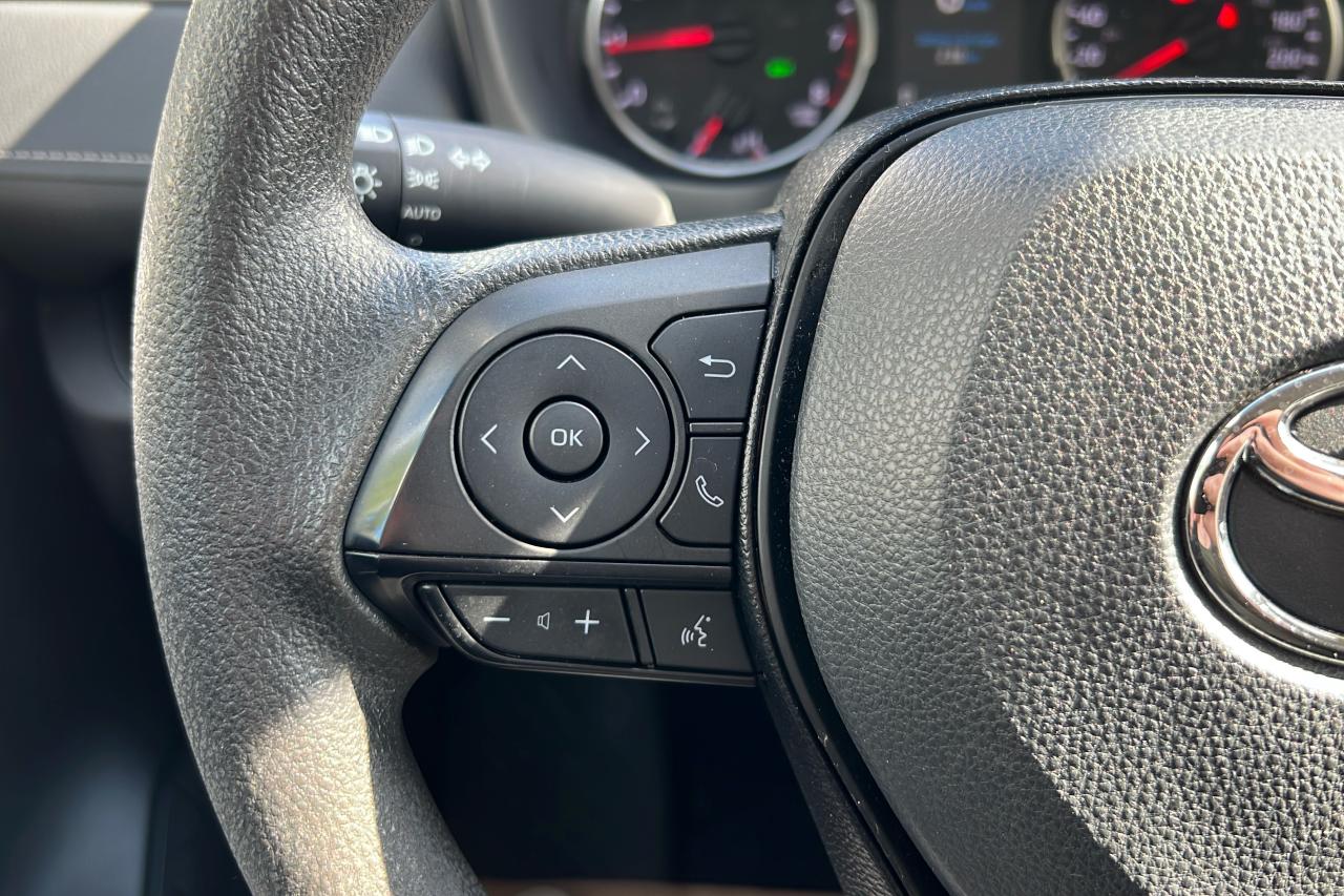 2020 Toyota RAV4 LE Photo