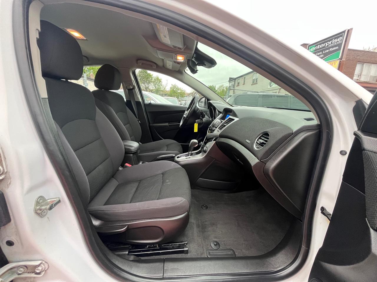 2014 Chevrolet Cruze 1LT- - Photo #16