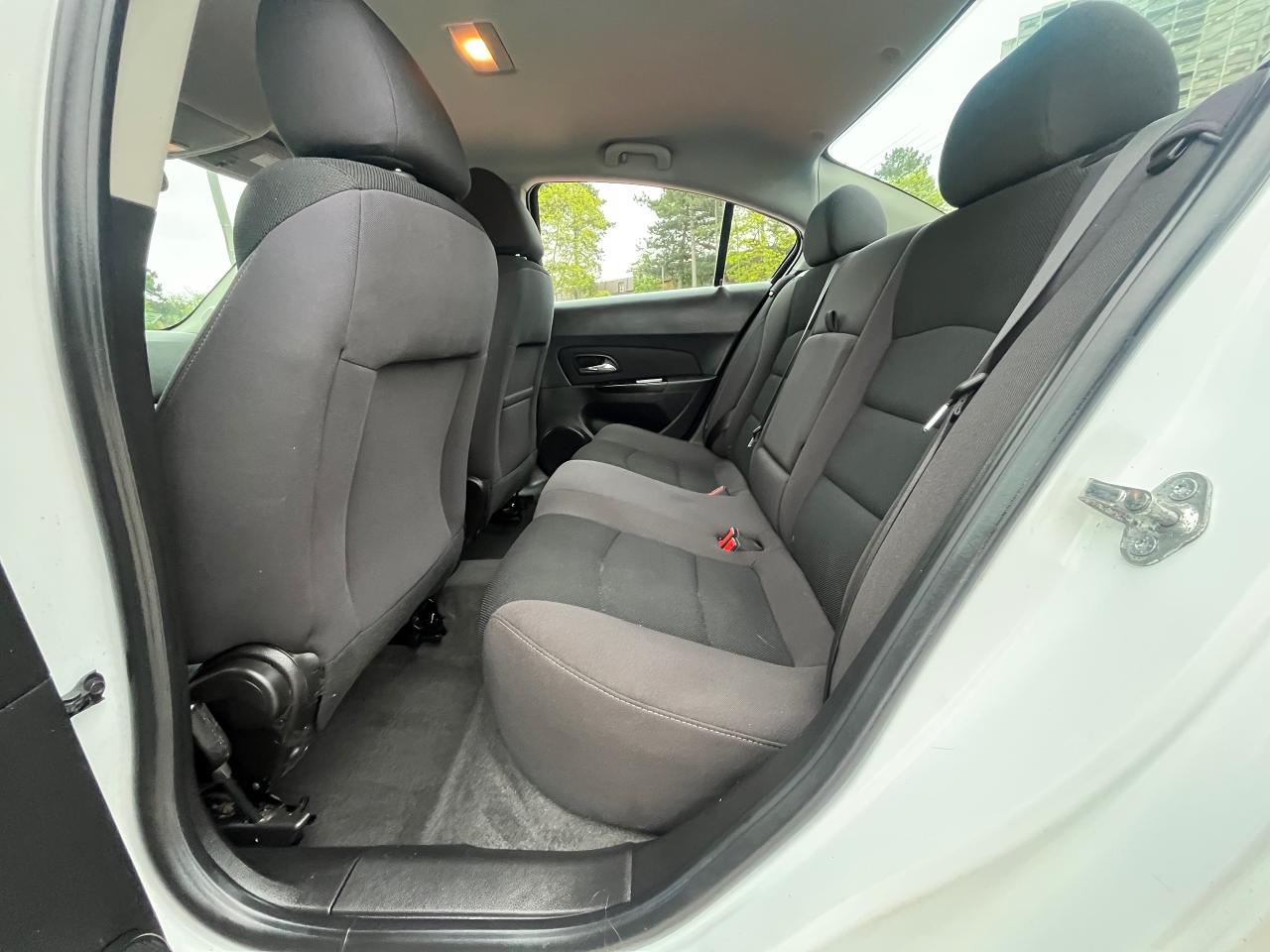 2014 Chevrolet Cruze 1LT- - Photo #12