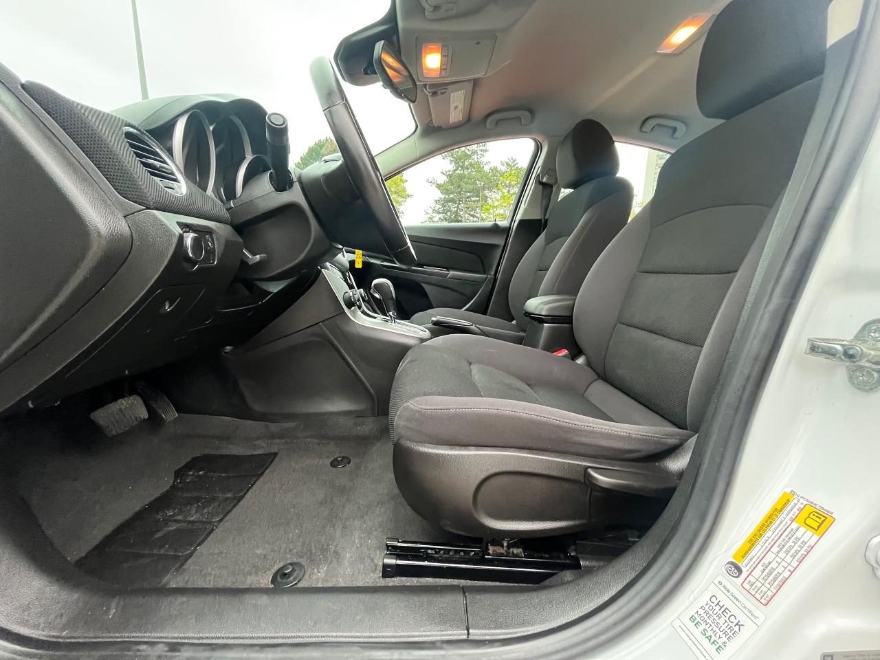 2014 Chevrolet Cruze 1LT- - Photo #9
