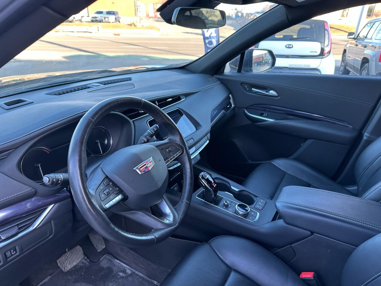 2023 Cadillac XT4 AWD Luxury - Photo #9