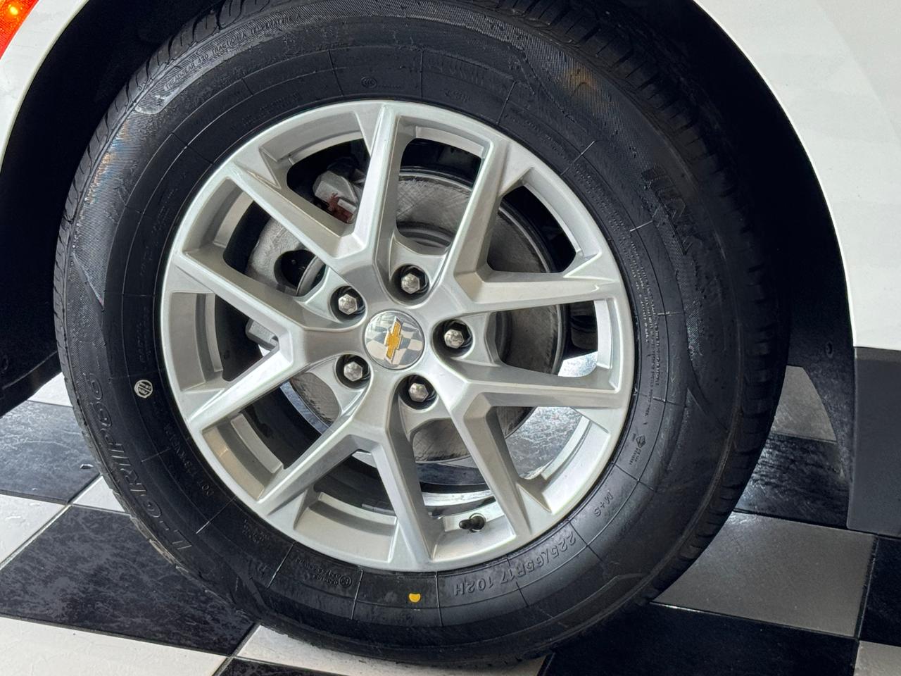 2022 Chevrolet Equinox LS+New Tires & Brakes+Collision Alert+CLEAN CARFAX Photo119