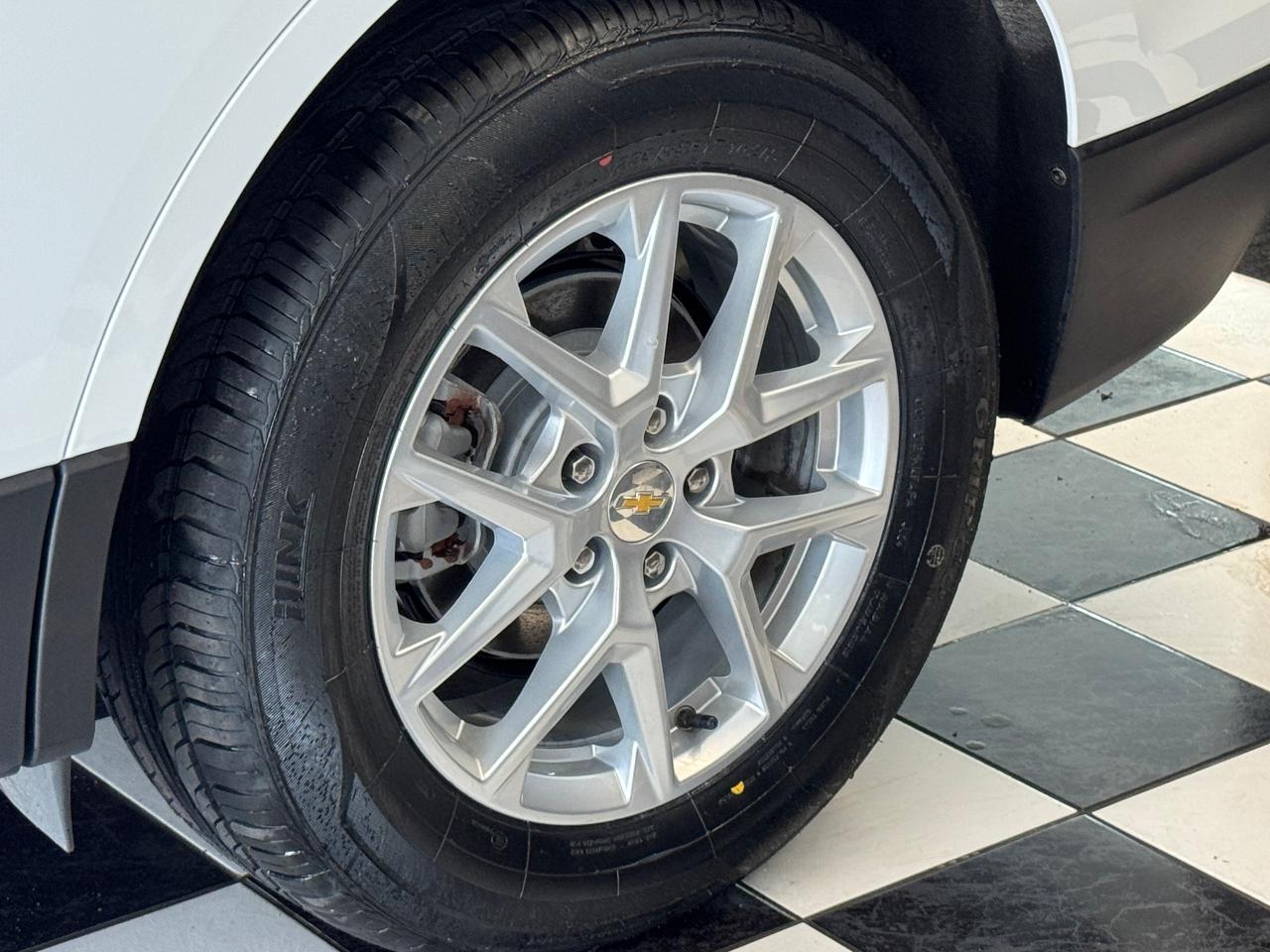 2022 Chevrolet Equinox LS+New Tires & Brakes+Collision Alert+CLEAN CARFAX Photo120