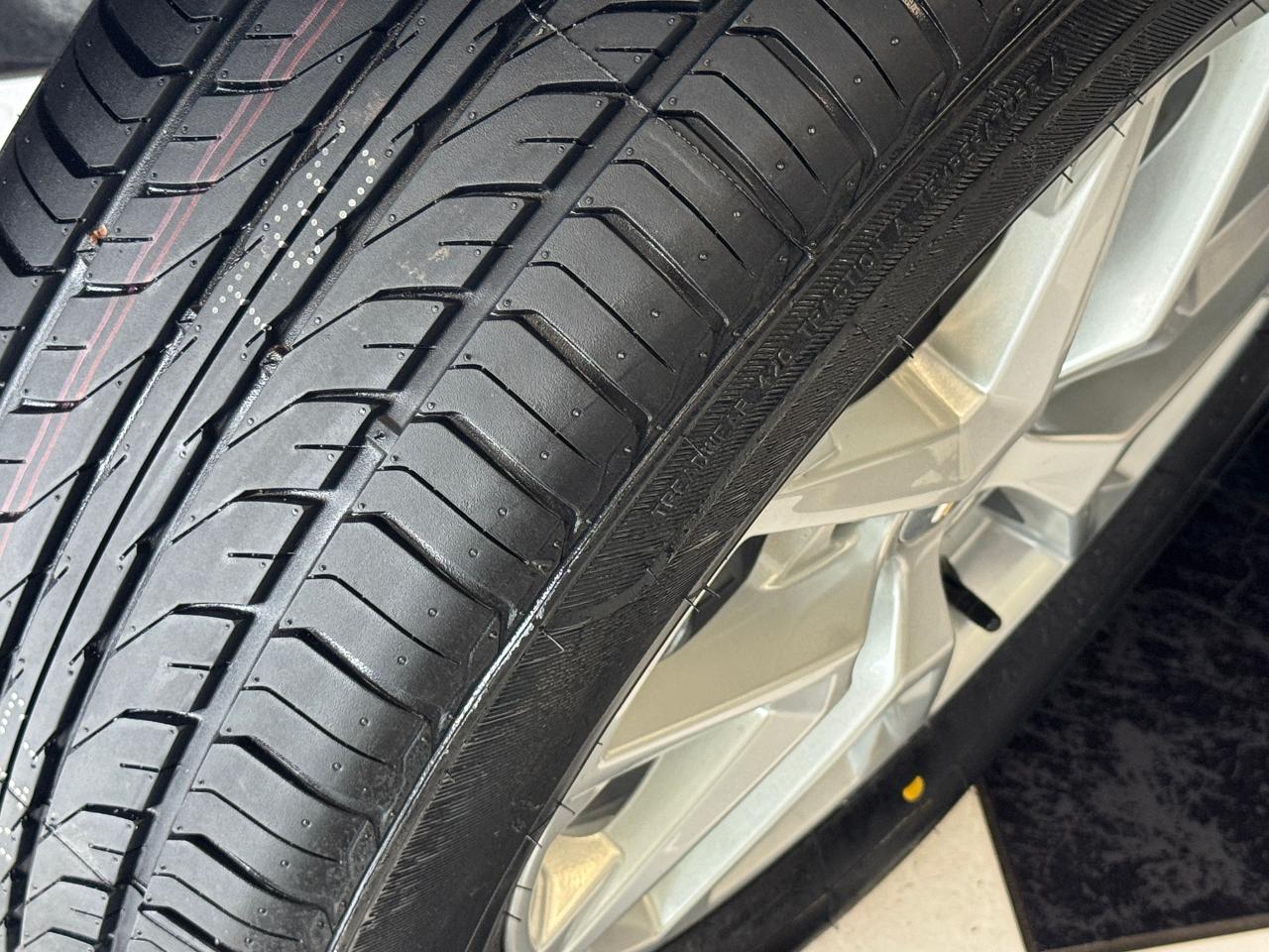 2022 Chevrolet Equinox LS+New Tires & Brakes+Collision Alert+CLEAN CARFAX - Photo #5