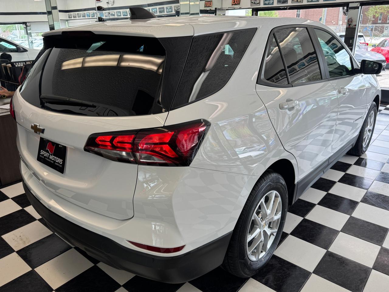 2022 Chevrolet Equinox LS+New Tires & Brakes+Collision Alert+CLEAN CARFAX Photo76
