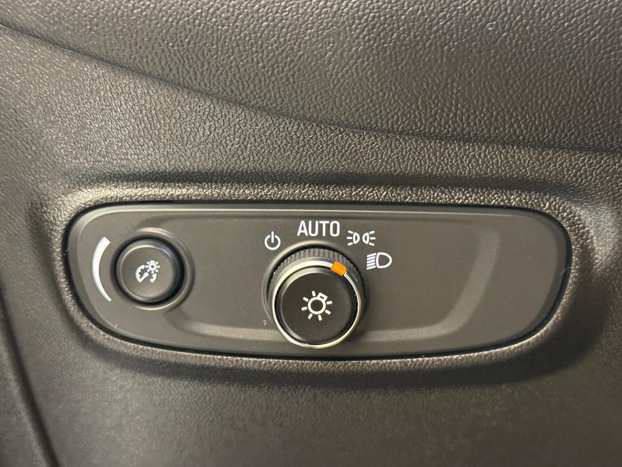 2021 Chevrolet Equinox LS AWD+New Tires+CLEAN! ONE OWNER+CLEAN CARFAX - Photo #52
