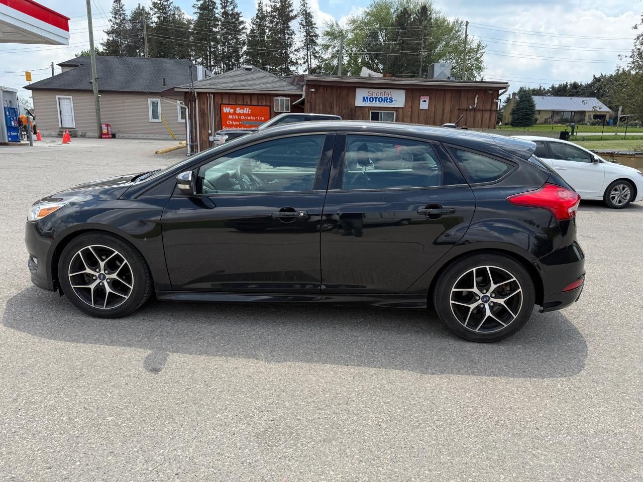 2015 Ford Focus SE Sunroof back up camera extra winter tires with rims - Photo #4