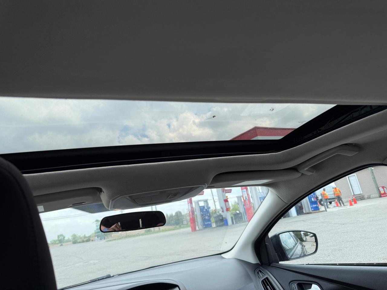 2015 Ford Focus SE Sunroof back up camera extra winter tires with rims - Photo #12