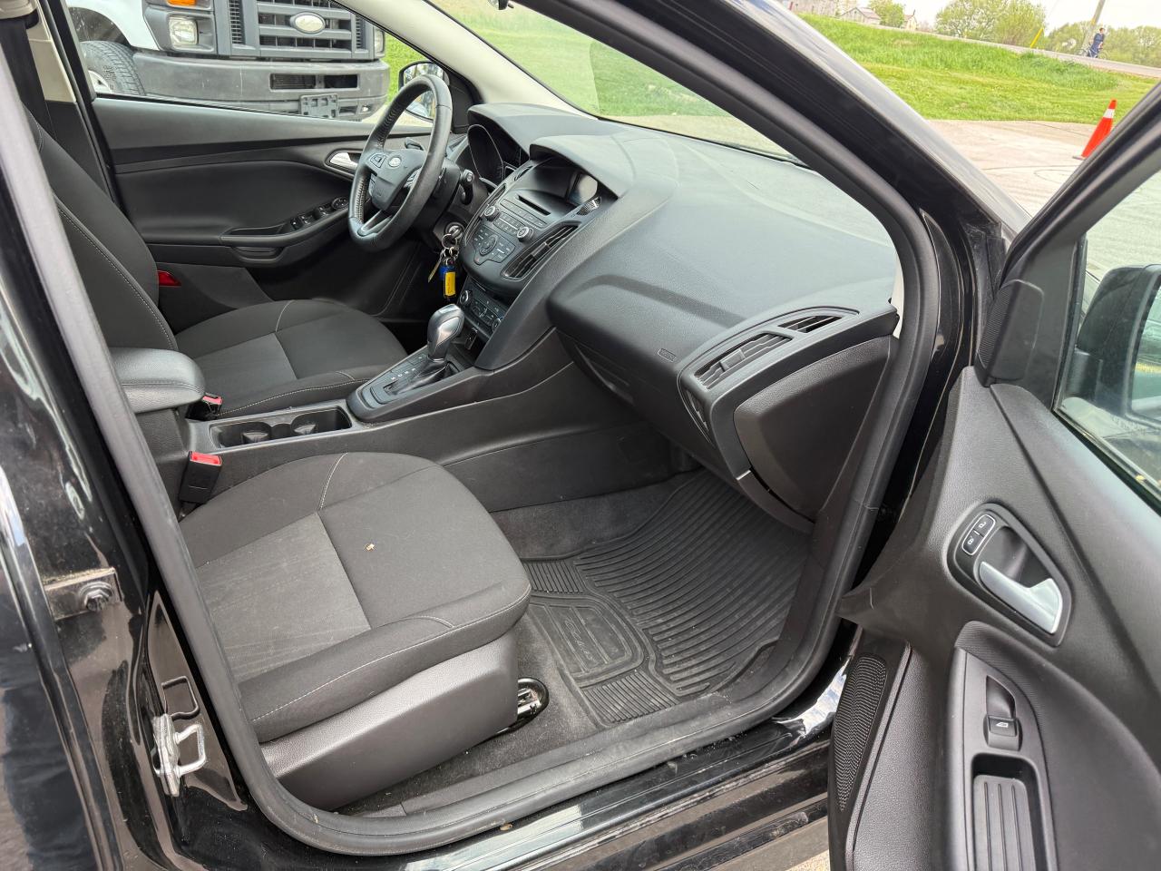 2015 Ford Focus SE Sunroof back up camera extra winter tires with rims - Photo #17