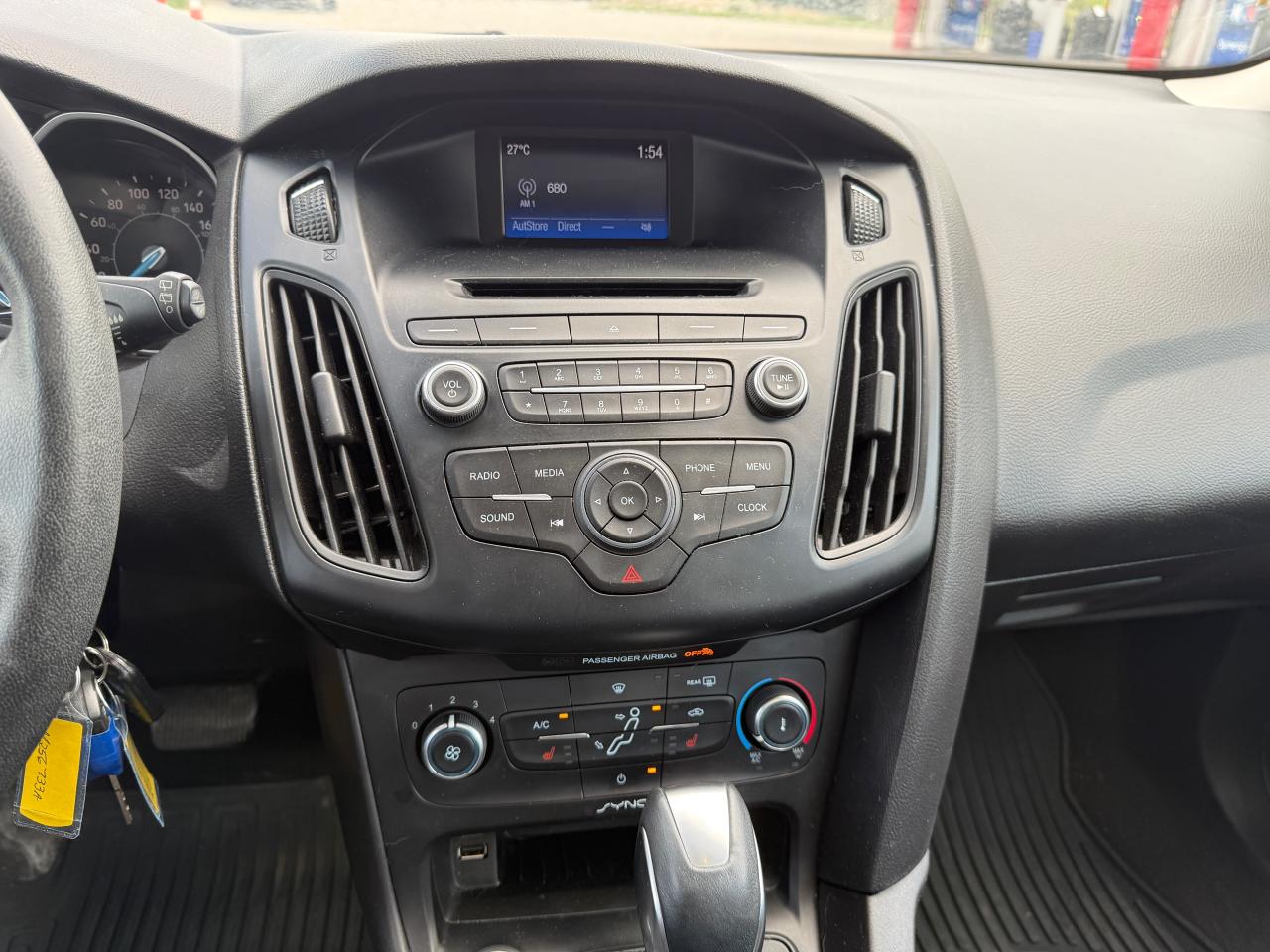 2015 Ford Focus SE Sunroof back up camera extra winter tires with rims - Photo #9