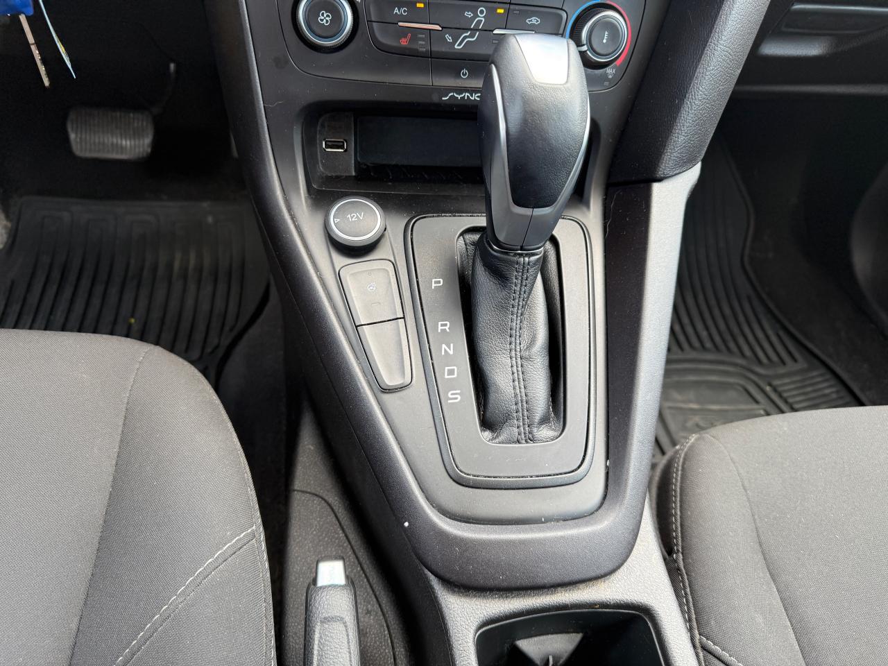 2015 Ford Focus SE Sunroof back up camera extra winter tires with rims - Photo #8