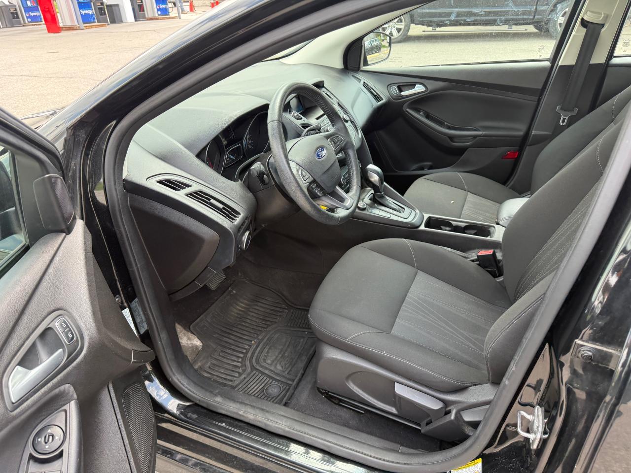 2015 Ford Focus SE Sunroof back up camera extra winter tires with rims - Photo #5