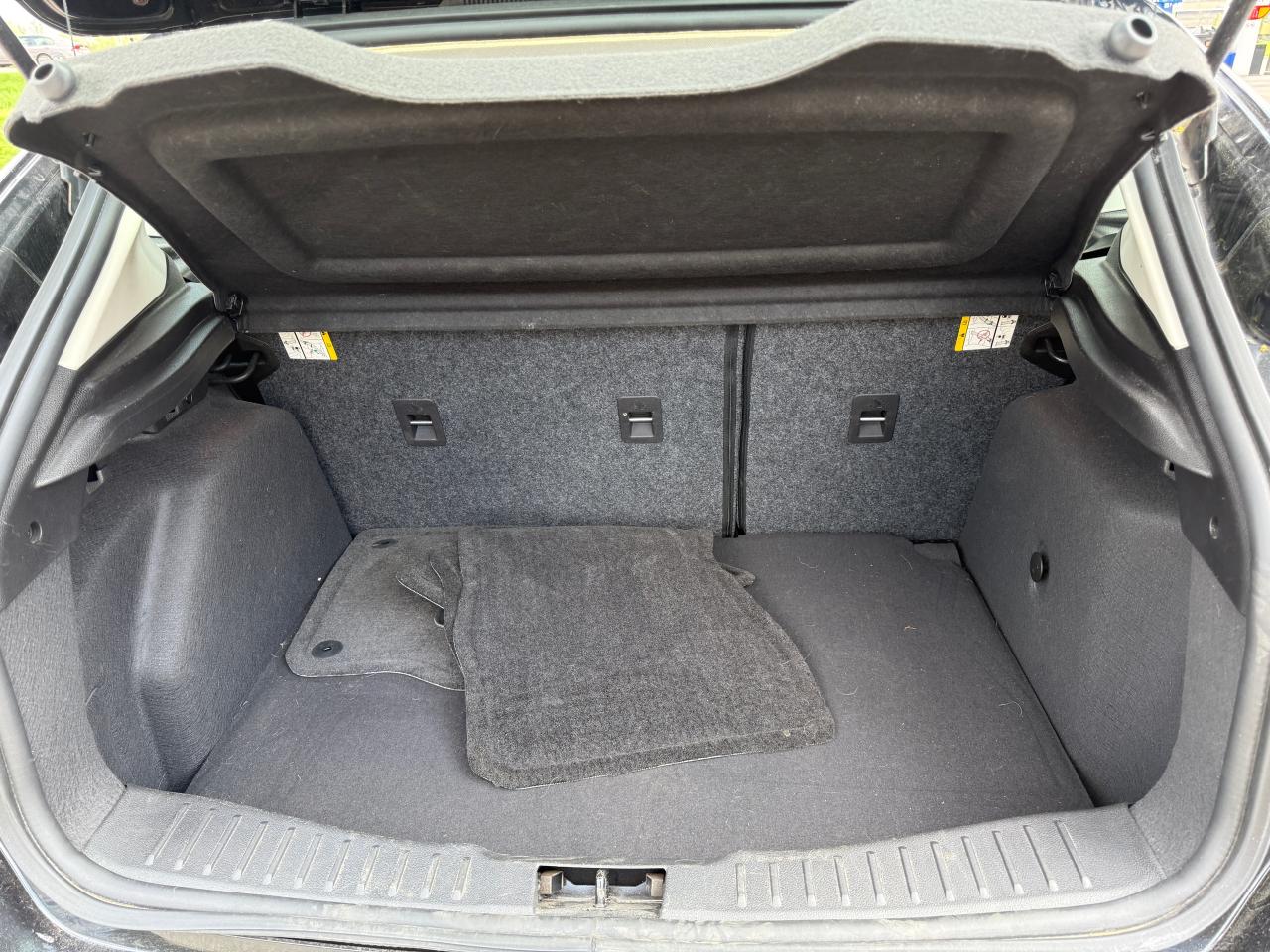 2015 Ford Focus SE Sunroof back up camera extra winter tires with rims - Photo #14