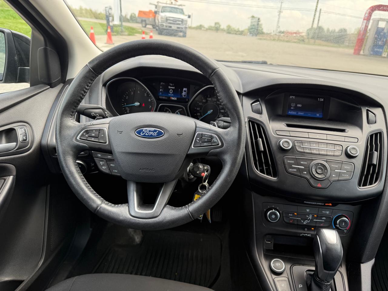 2015 Ford Focus SE Sunroof back up camera extra winter tires with rims - Photo #7