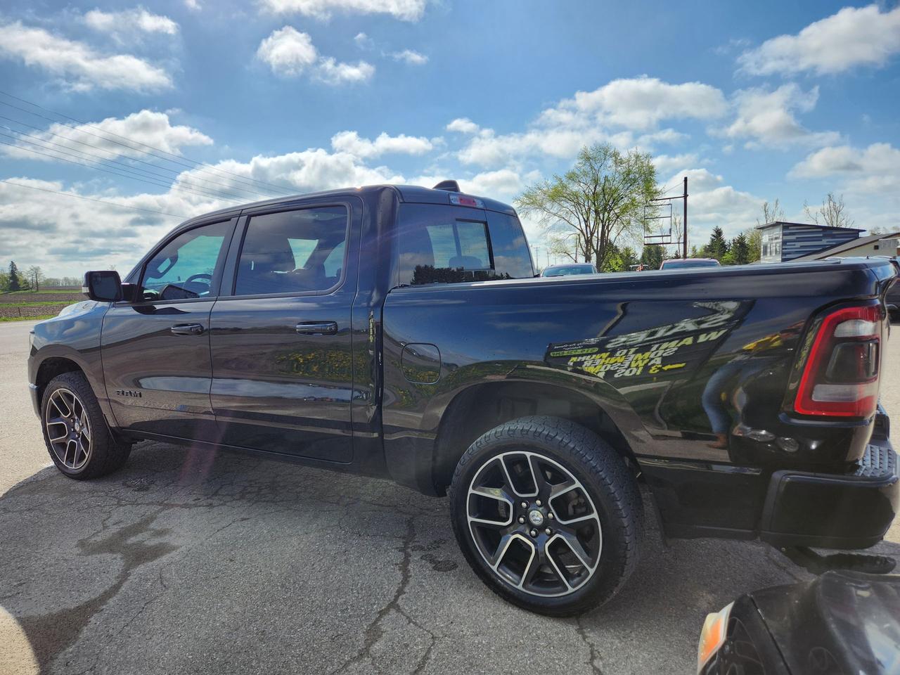 2020 RAM 1500 SPORT Photo3