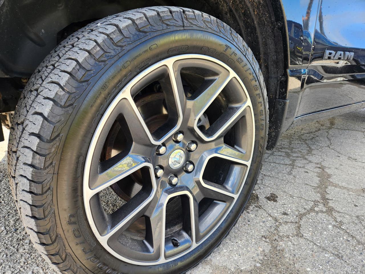 2020 RAM 1500 SPORT Photo2