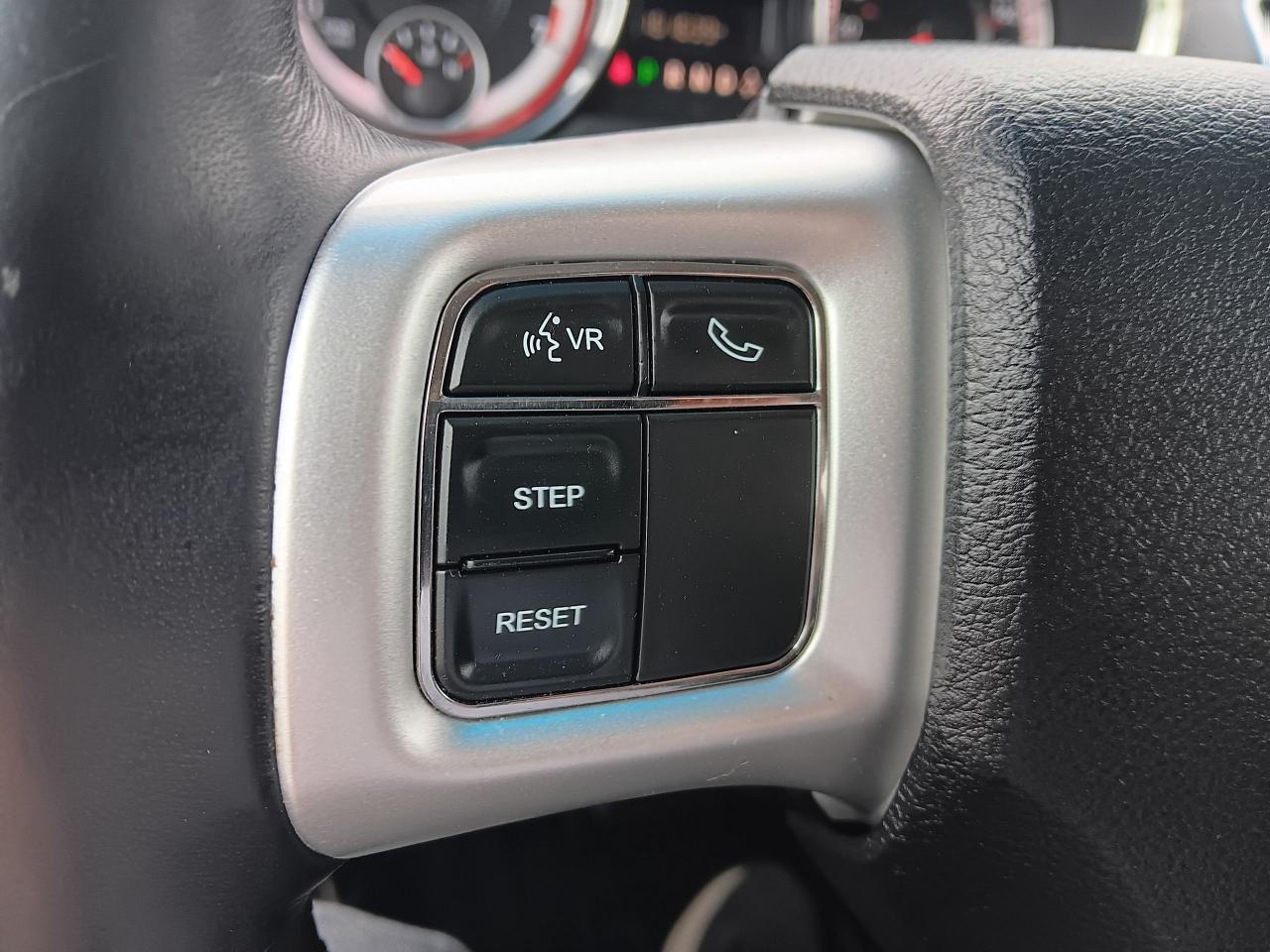 1747333352896