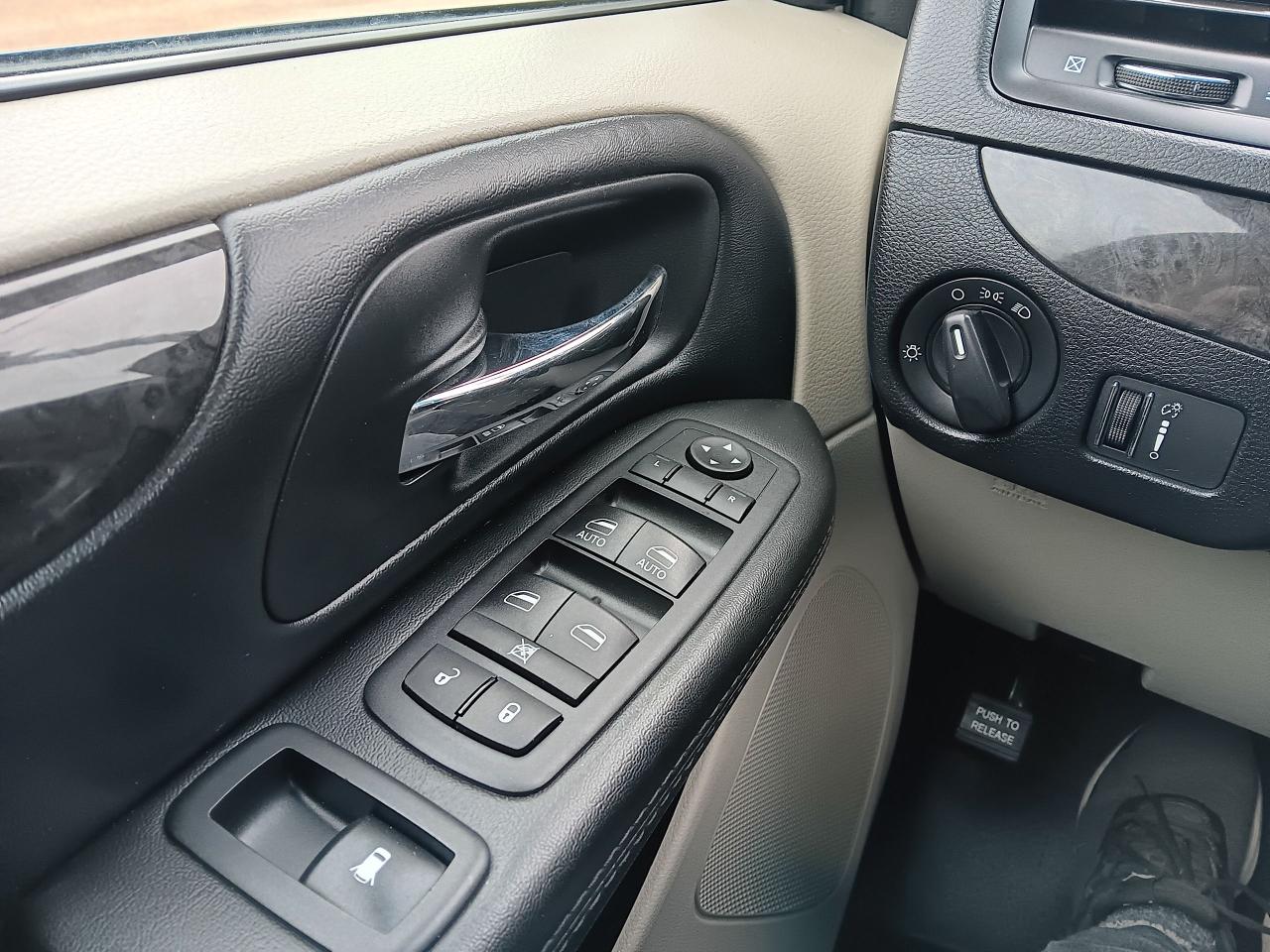 2017 Dodge Grand Caravan SXT, DVD, BU Cam 7 Pass Sto N Go - Photo #21