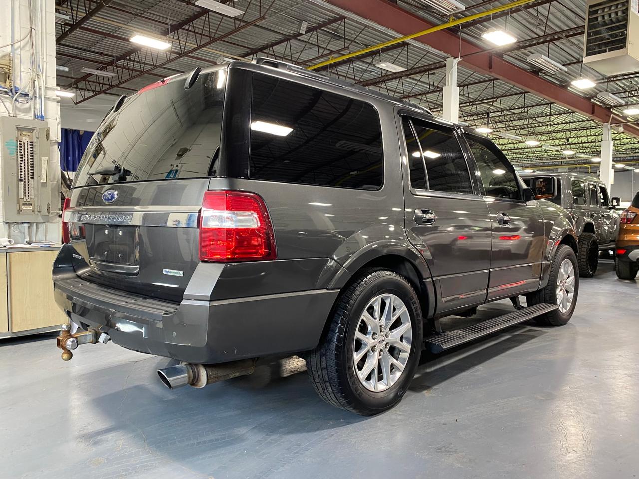 2017 Ford Expedition Limited  - Photo #5
