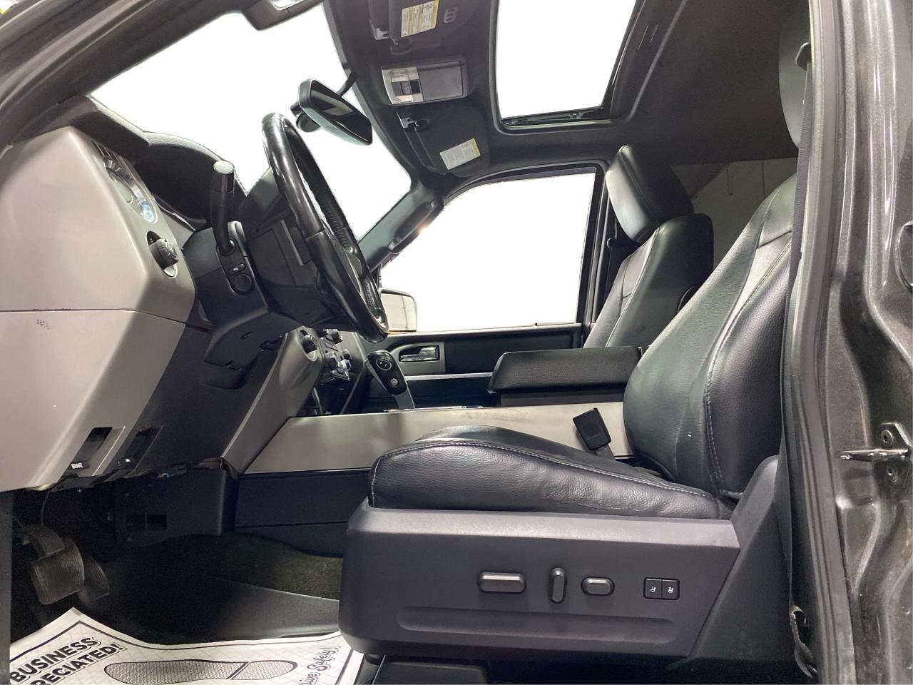 2017 Ford Expedition Limited  Photo