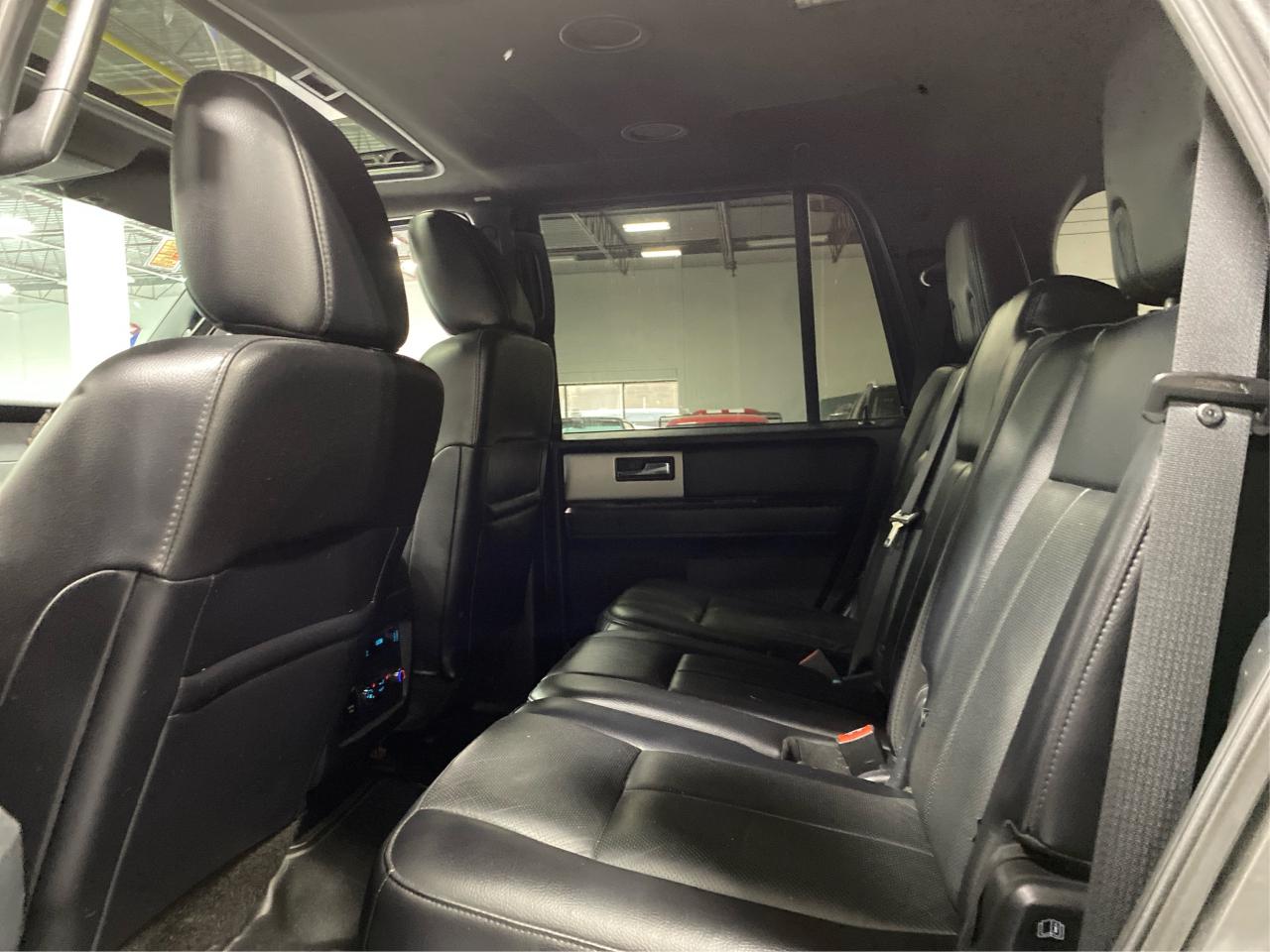 2017 Ford Expedition Limited  Photo