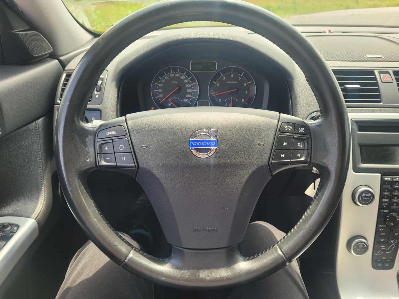 2011 Volvo S40 Level III R-Design Photo18