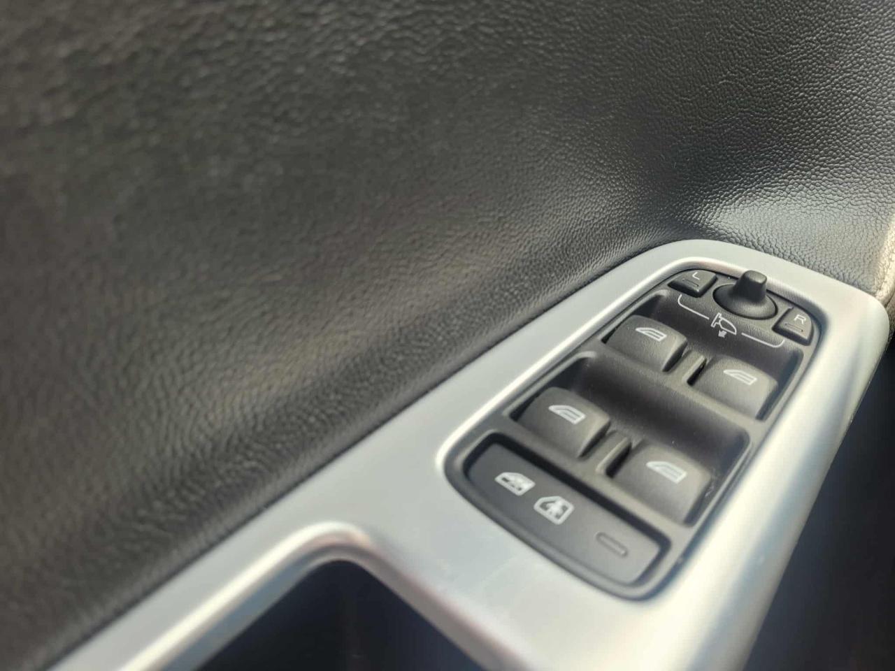 2011 Volvo S40 Level III R-Design Photo15