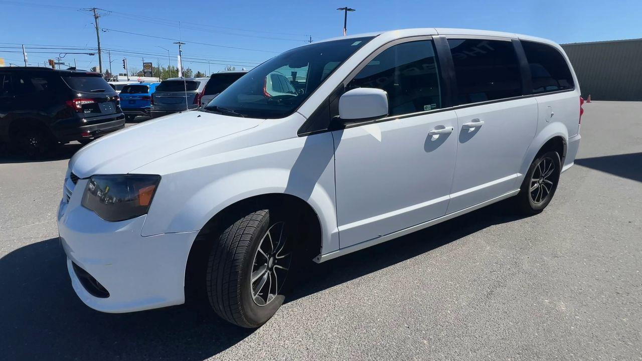 2019 Dodge Grand Caravan GT 3RD ROW 7 PASSENGER!! HEATED LEATHER SEATS/STEERING WHEEL, BACK UP CAM, SIRIUS XM, POWER SLIDING DOO Photo3
