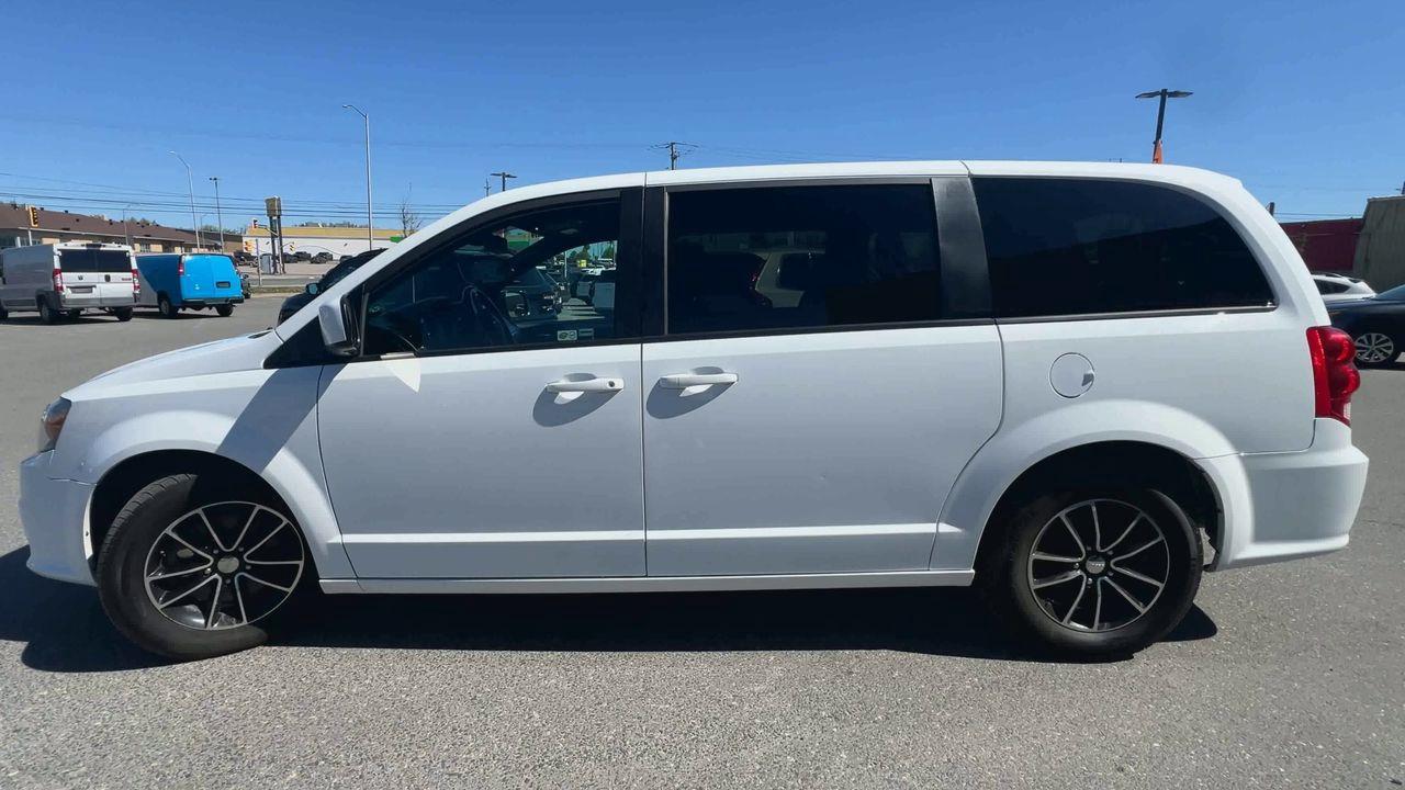 2019 Dodge Grand Caravan GT 3RD ROW 7 PASSENGER!! HEATED LEATHER SEATS/STEERING WHEEL, BACK UP CAM, SIRIUS XM, POWER SLIDING DOO Photo4