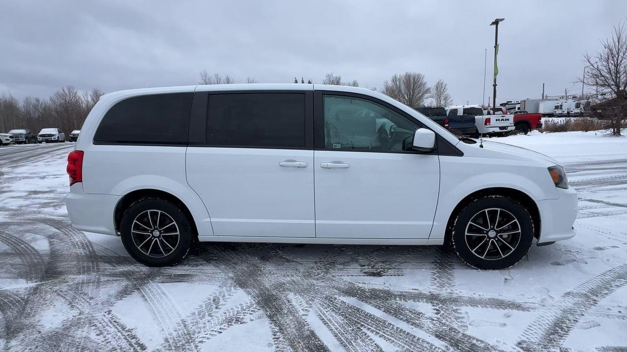 2019 Dodge Grand Caravan GT 3RD ROW 7 PASSENGER!! HEATED LEATHER SEATS/STEERING WHEEL, BACK UP CAM, SIRIUS XM, POWER SLIDING DOO Photo4