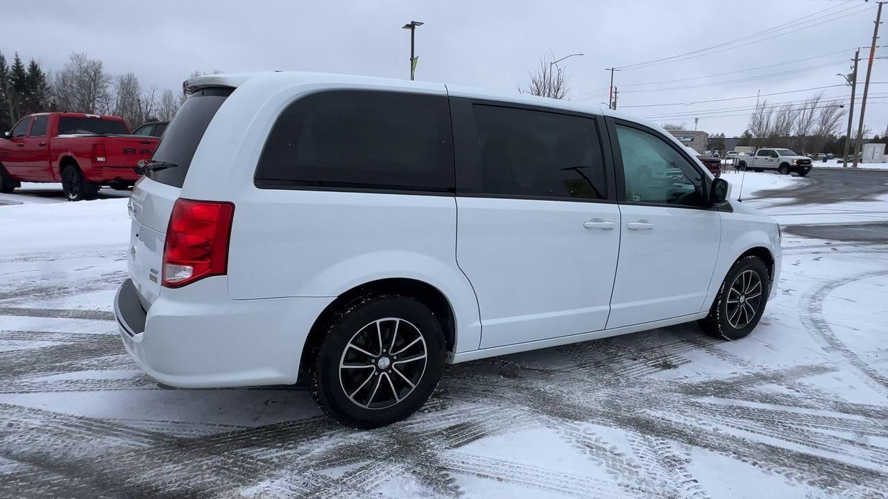 2019 Dodge Grand Caravan GT 3RD ROW 7 PASSENGER!! HEATED LEATHER SEATS/STEERING WHEEL, BACK UP CAM, SIRIUS XM, POWER SLIDING DOO Photo